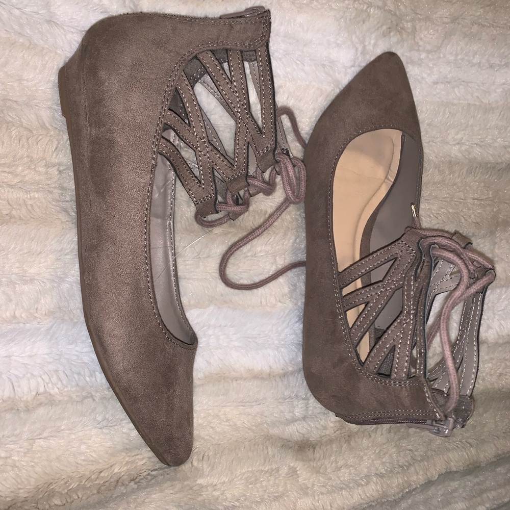 Super super adorable flats!! Size 7